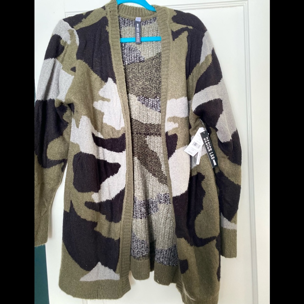 COPY - Design Lab NWT Camo open cardigan size large